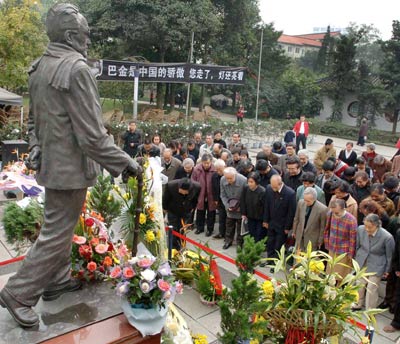 obsèques de Pa Kin à Shangaï