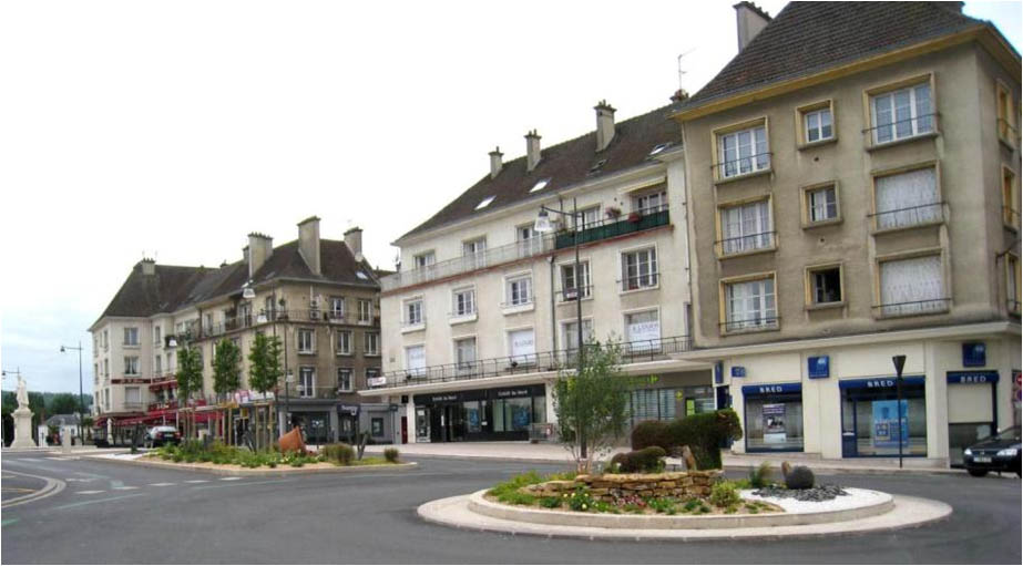 La Fontaine, à sa gauche