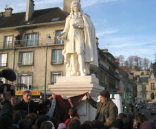 La plque est dévoilée