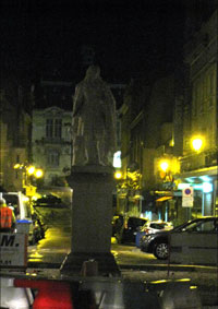 la statue installée